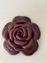 Load image into Gallery viewer, CAMELLIA LIZARD BROOCH
