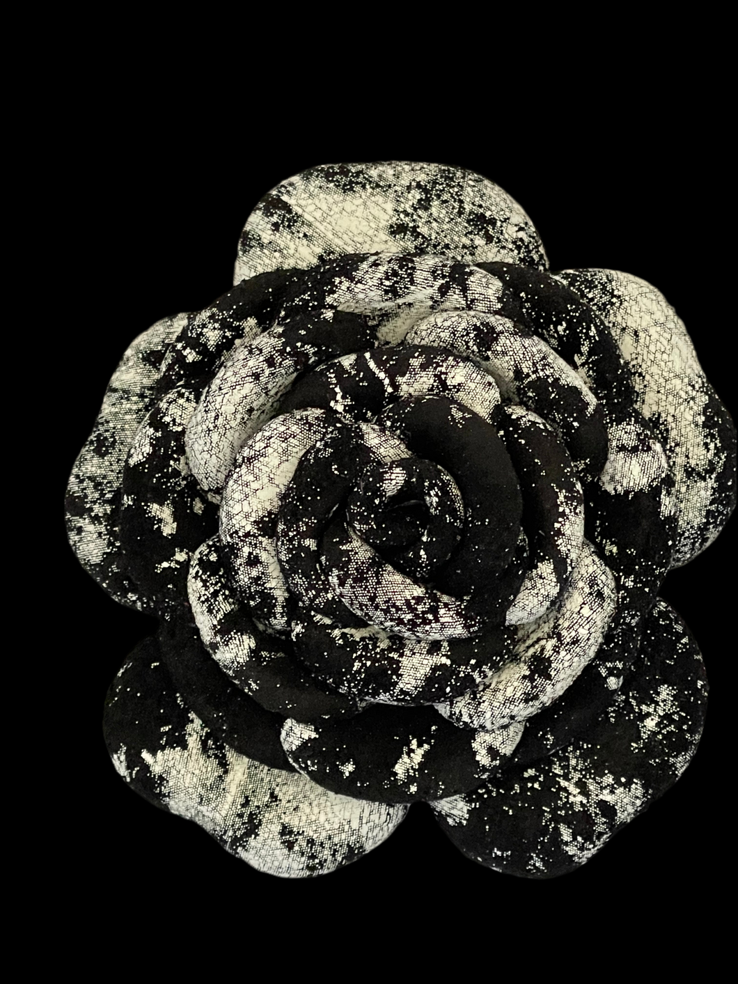 “GLIMMERING NIGHT” brooch