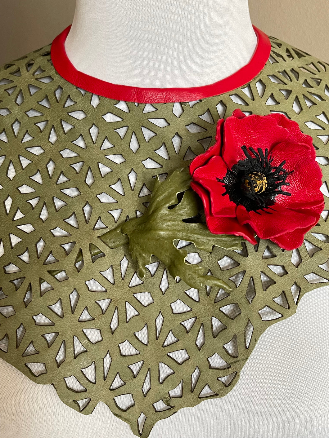 “CRIMSON BLOOM” COLLAR