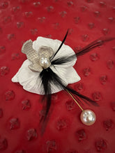 Load image into Gallery viewer, «PEARL WHISPER» ORCHID