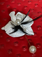 Load image into Gallery viewer, «PEARL WHISPER» ORCHID