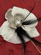 Load image into Gallery viewer, «PEARL WHISPER» ORCHID