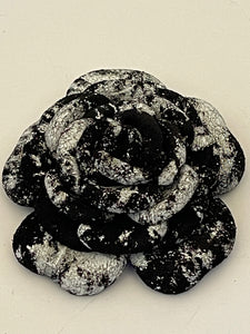 “GLIMMERING NIGHT” brooch