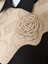 Load image into Gallery viewer, “SCULPTED GRACE” COLLAR