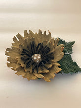 Load image into Gallery viewer, SMALL “EDEN’S POPPY” BROOCH
